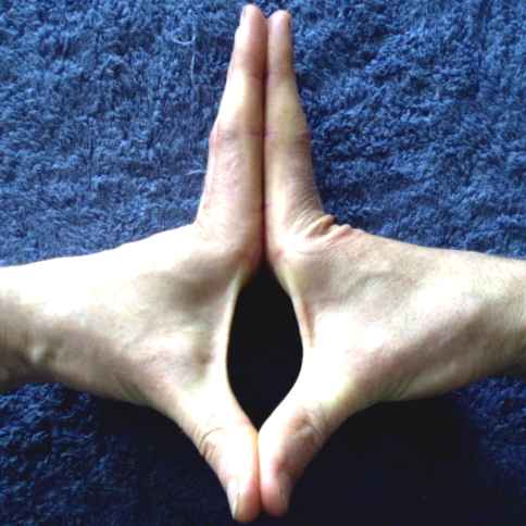 Backwards arch : all fingers